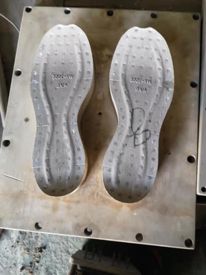 آلة صناعة الشكل الآلية 380 فولت ETPU للأقدام الرياضية المخصصة